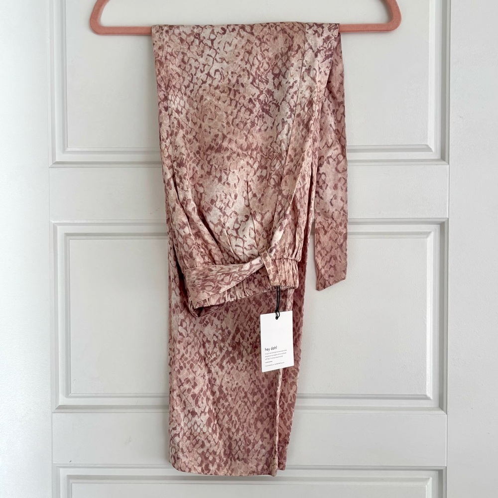 Women's Tie Waist Pleated Snakeskin Trouser (cream/pink)